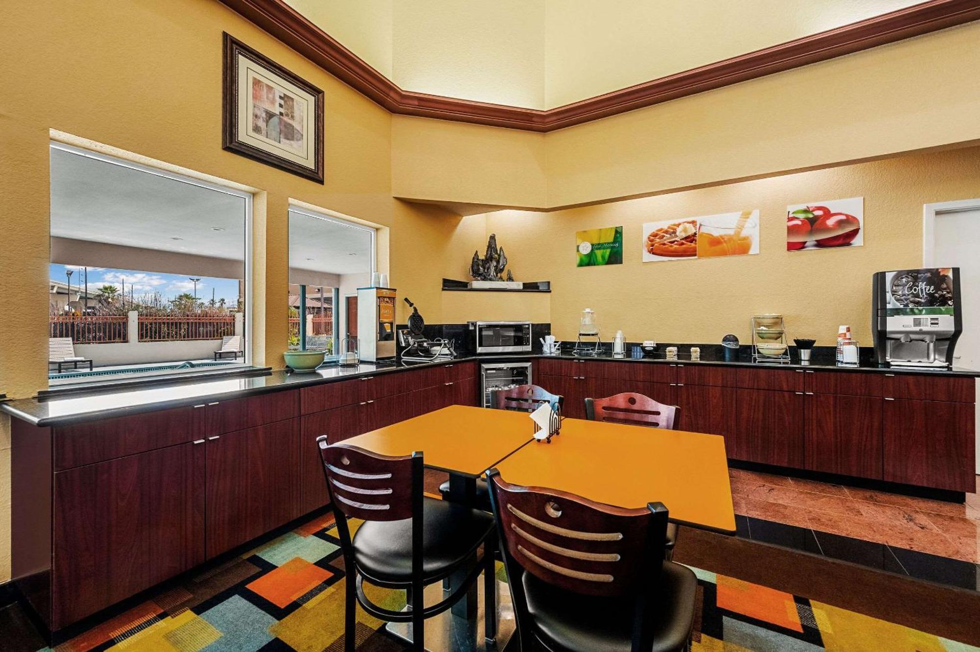 Quality Inn & Suites Cypress Buitenkant foto