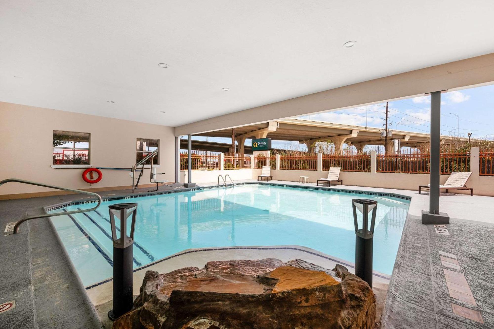 Quality Inn & Suites Cypress Buitenkant foto