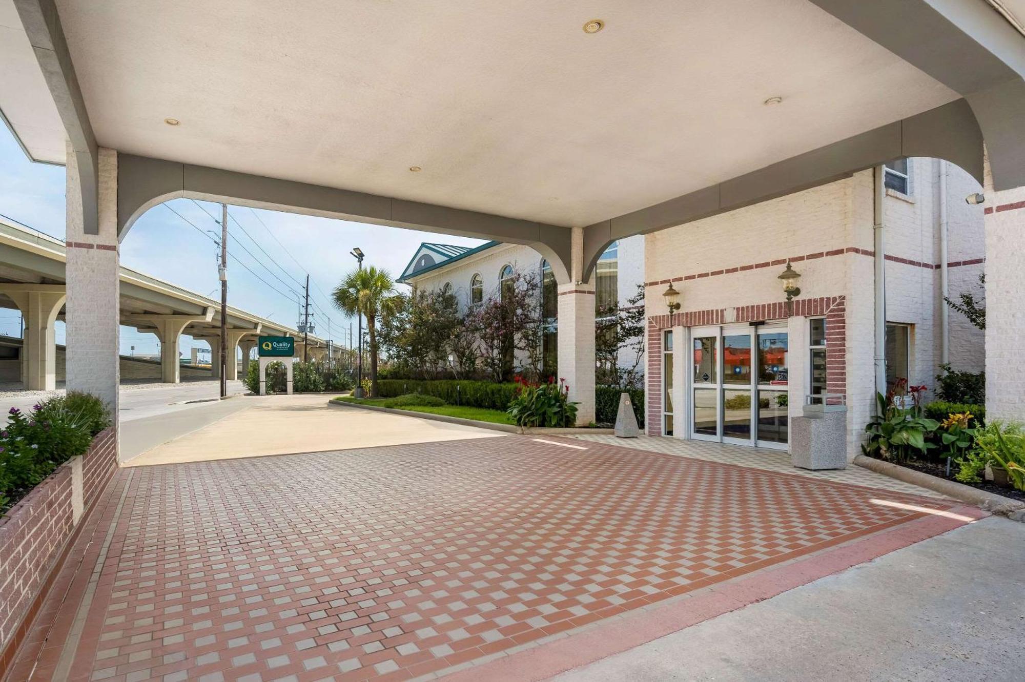 Quality Inn & Suites Cypress Buitenkant foto