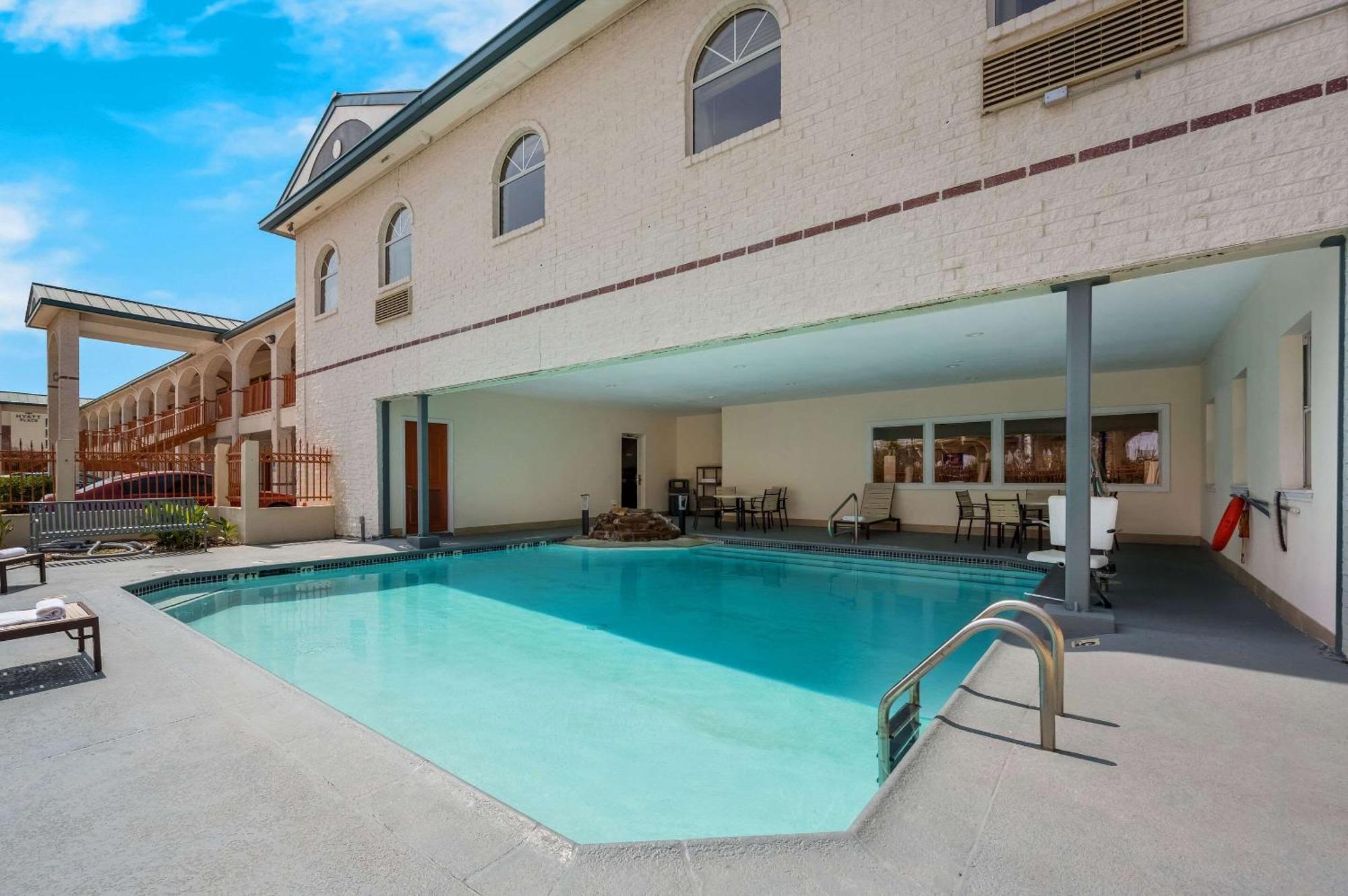 Quality Inn & Suites Cypress Buitenkant foto