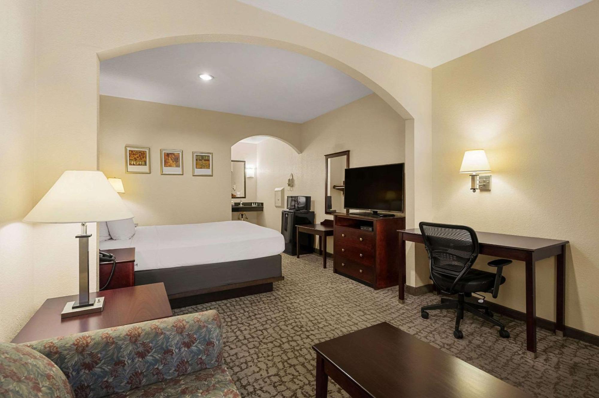 Quality Inn & Suites Cypress Buitenkant foto