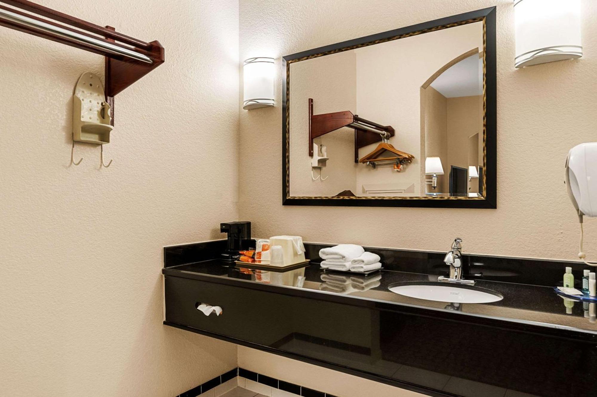 Quality Inn & Suites Cypress Buitenkant foto