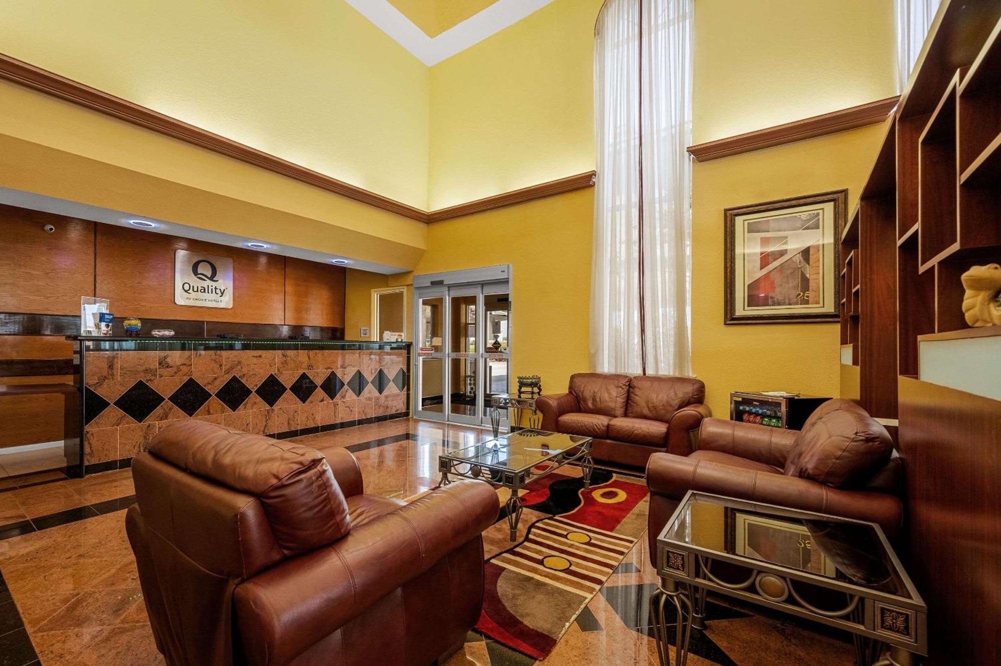 Quality Inn & Suites Cypress Buitenkant foto