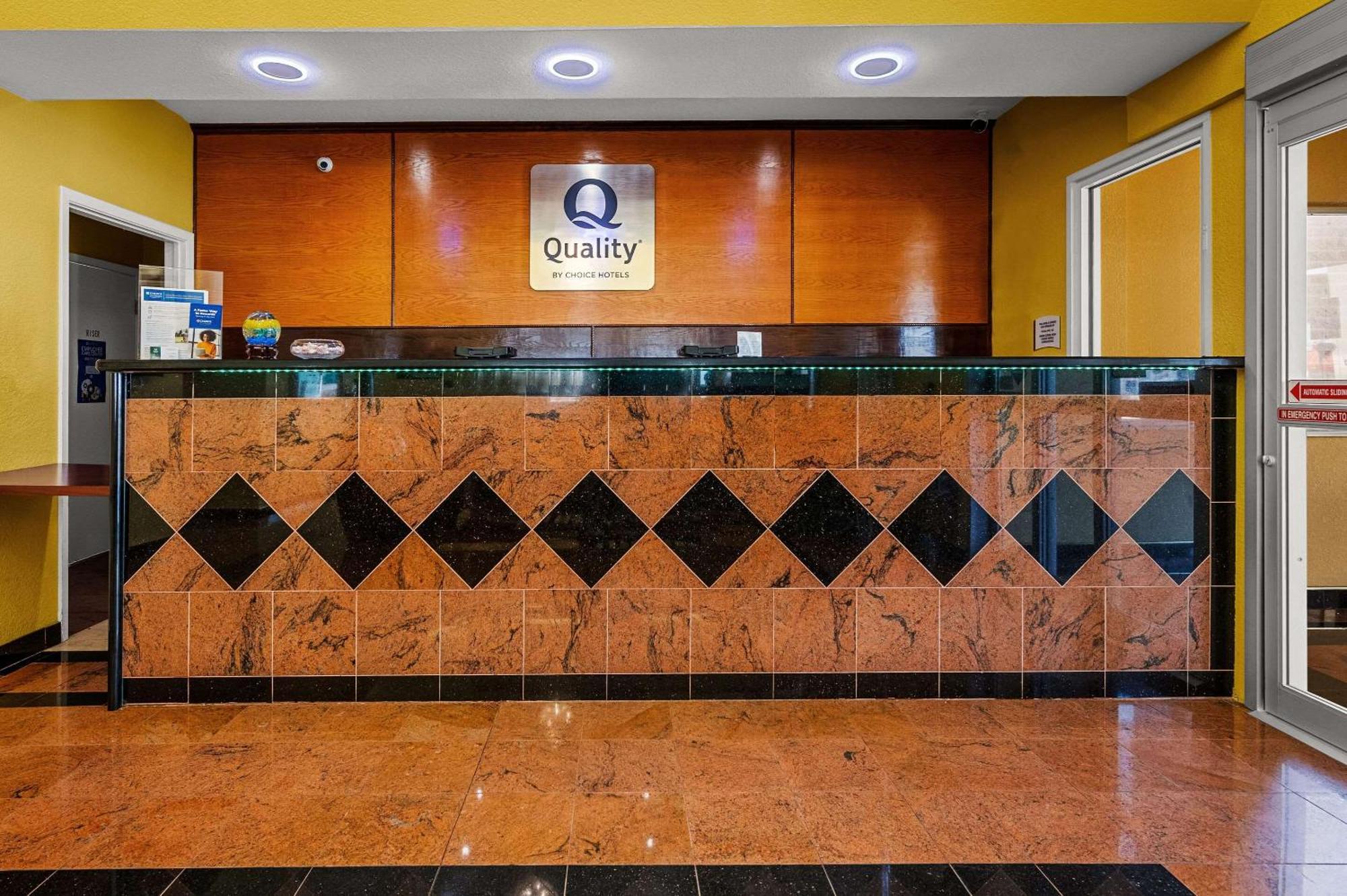 Quality Inn & Suites Cypress Buitenkant foto